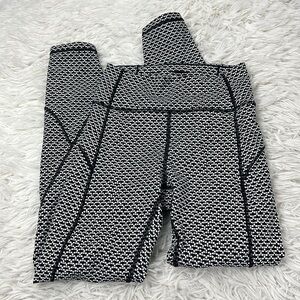 Lululemon In Movement 7/8 Tight *Everlux 25" Monochromic Black
